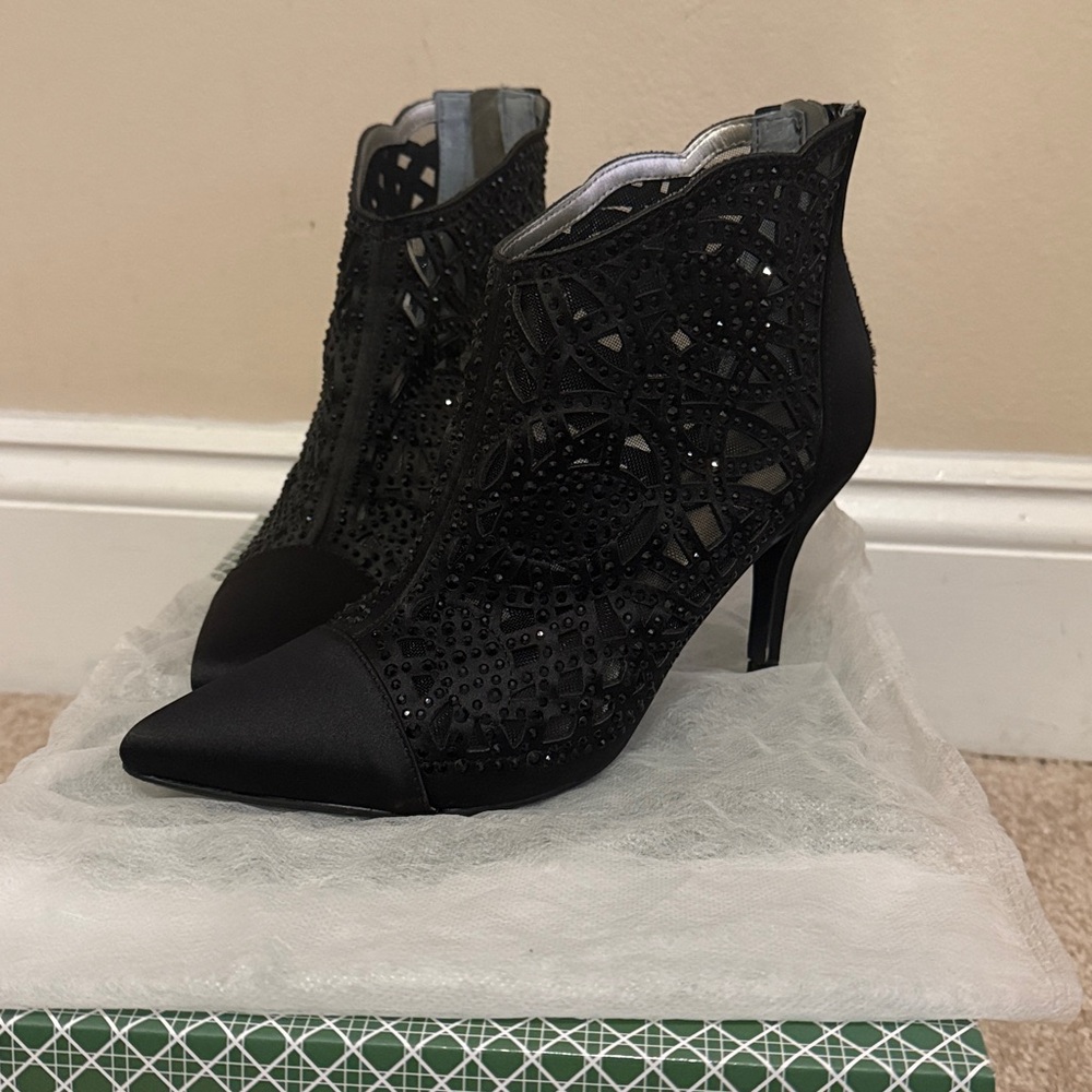 J.Reneé ankle booties